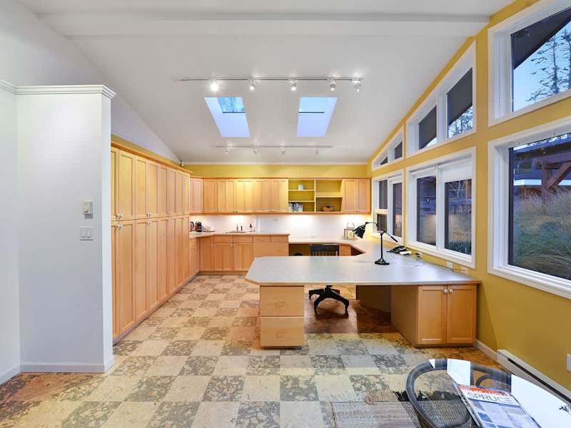 Full office space for workcations.