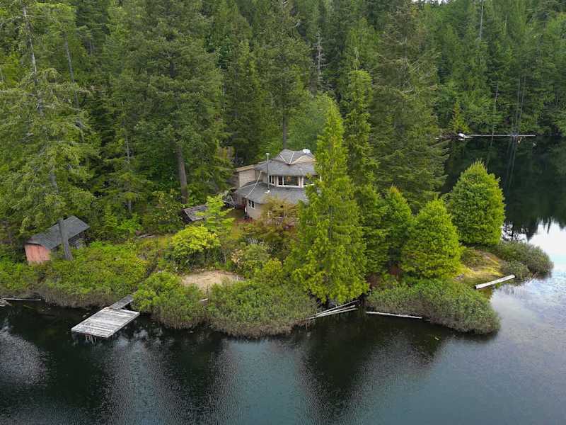 North Lake Waterfront Home on the point. 