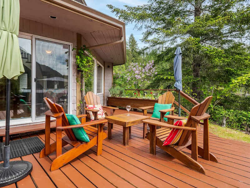 Lakeside living spaces are amazing. 