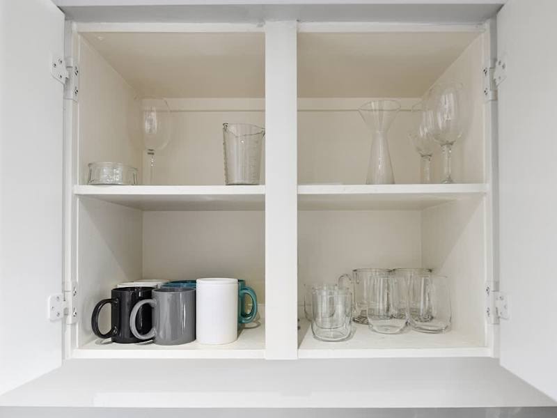 Fully equipped modern kitchen.