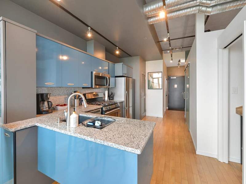 Fully equipped modern kitchen.