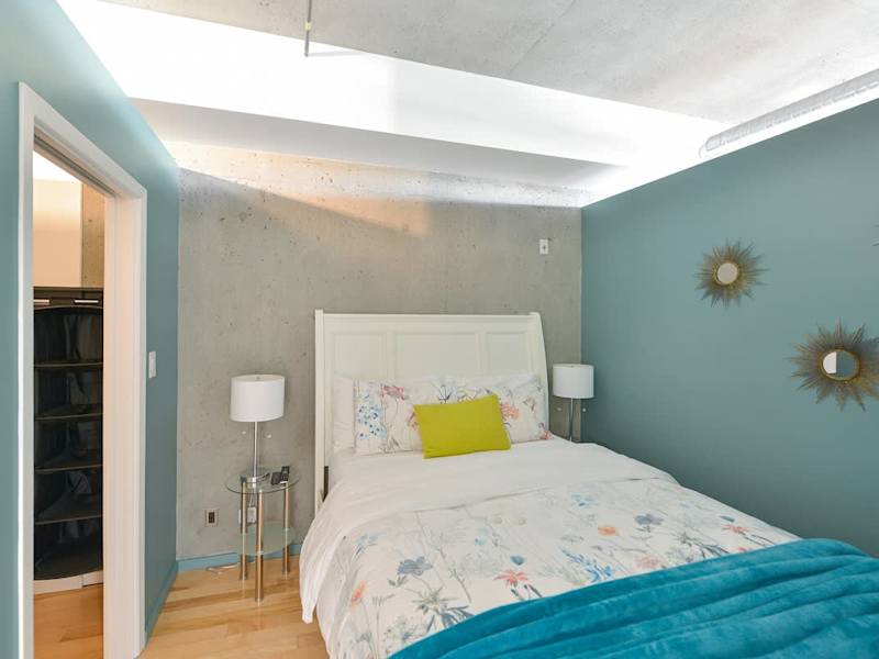 Primary bedroom with queen bed.