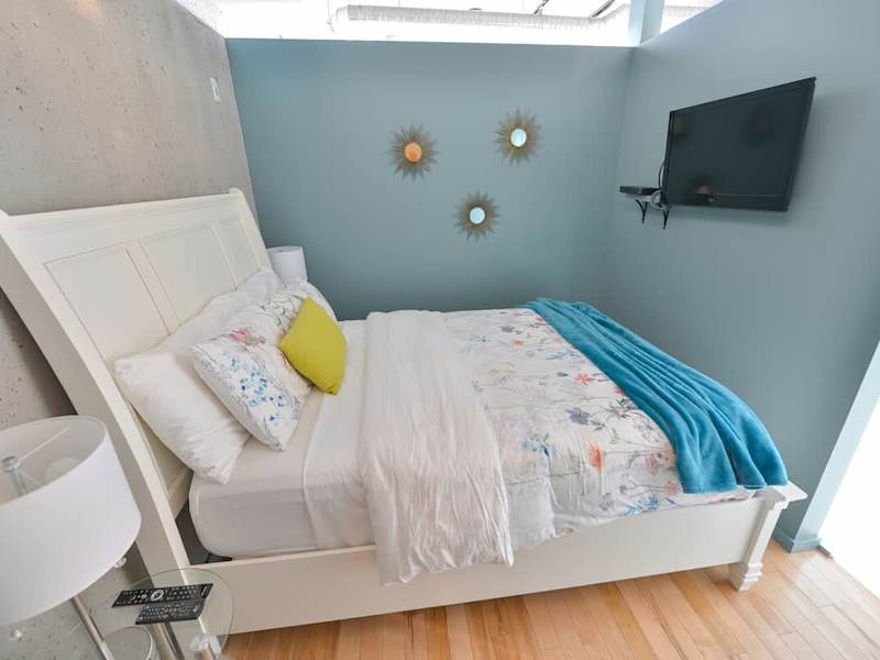 Primary bedroom with queen bed.