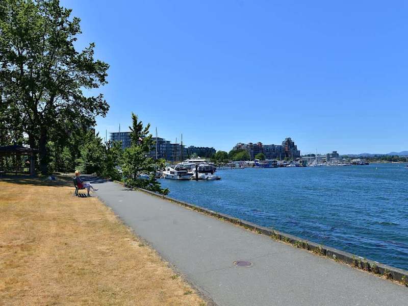 Harbour walk just steps away. 