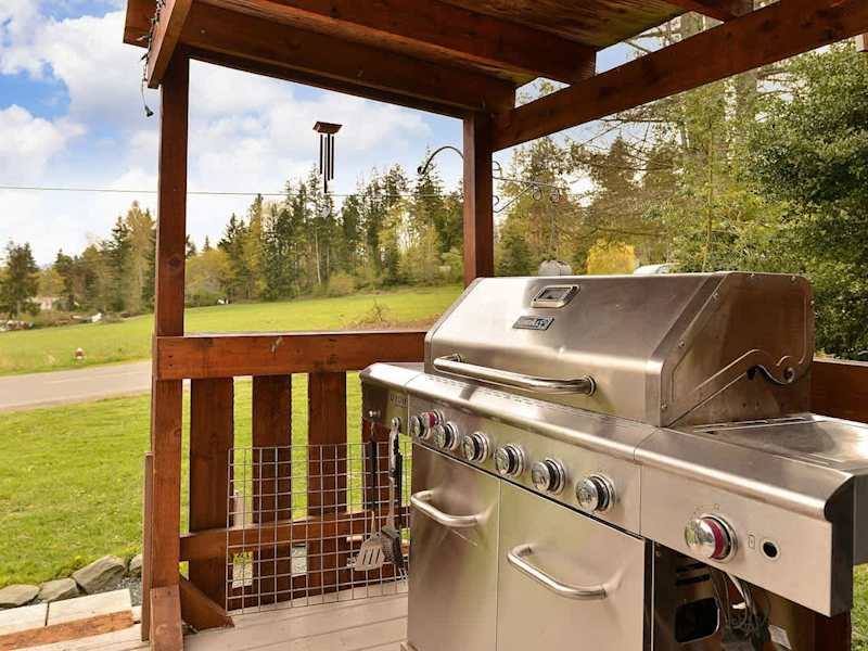 BBQ Grill and smoker.