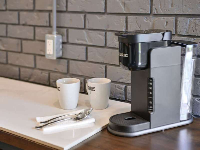 Fully equipped modern kitchen.