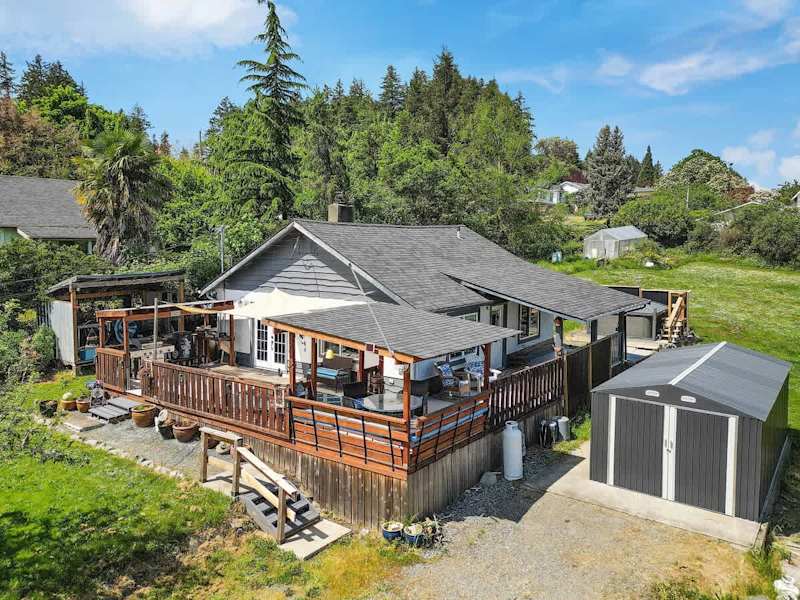 Dragonfly Cottage with fantastic outdoor living spaces.