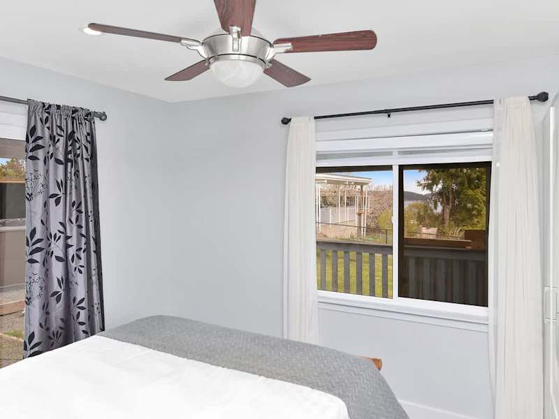 Primary bedroom with queen bed.