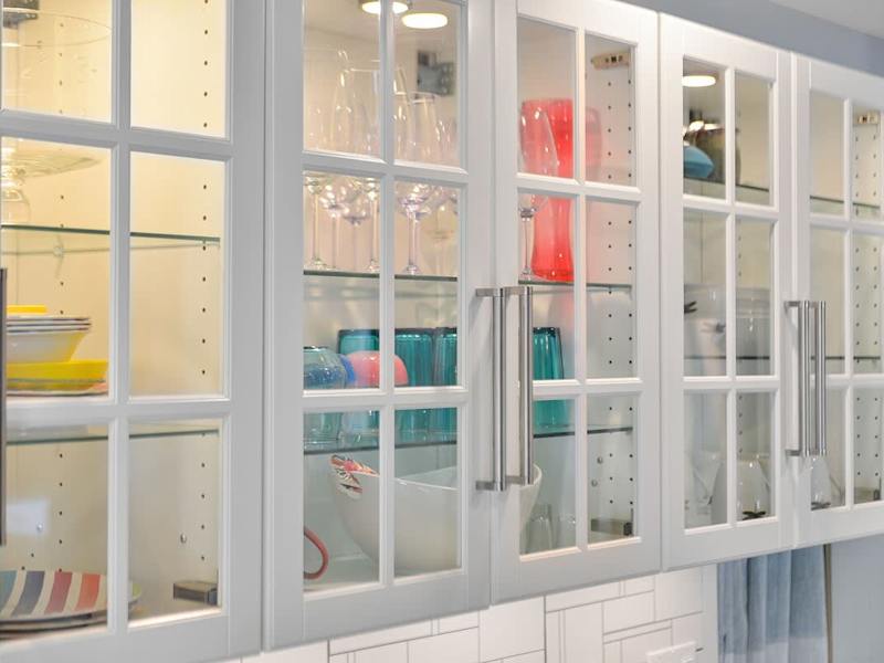 Fully equipped modern kitchen.