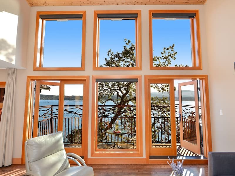 Views and doors to main bayside balcony.