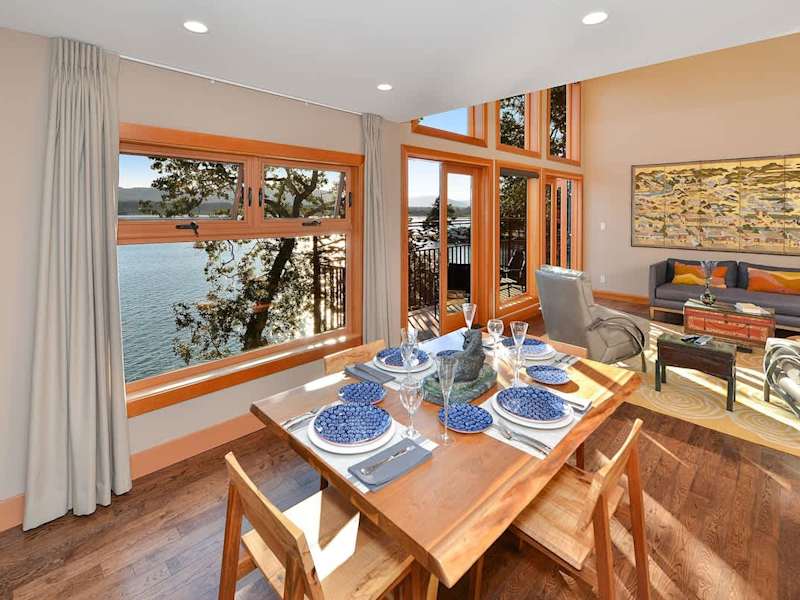 Dining with views.