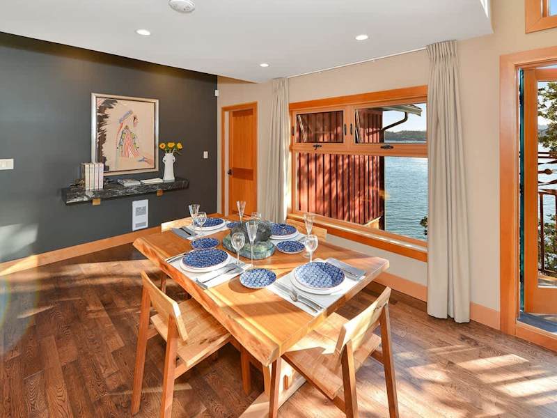 Dining with views.