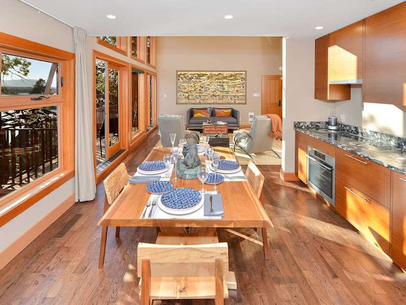 Dining with views.