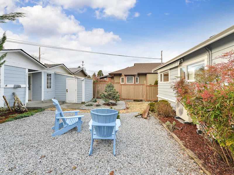 Front courtyard space.