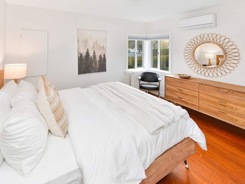 Second bedroom with queen bed.