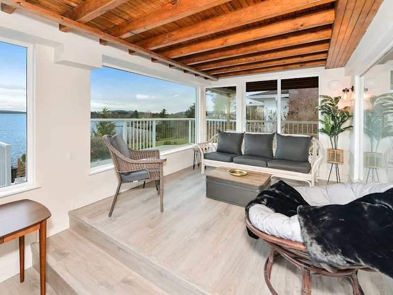 Additional living room in the closed in atrium.