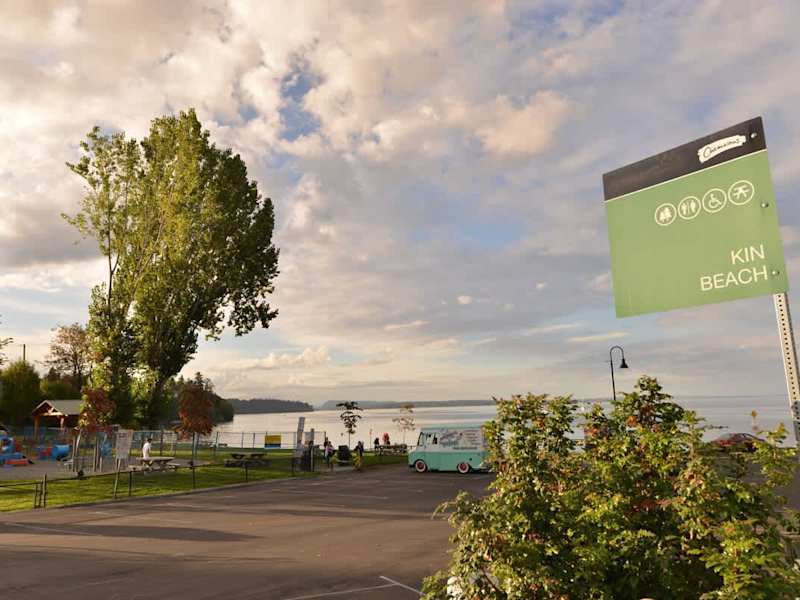 Kinsmen Beach Park just a short walk away.