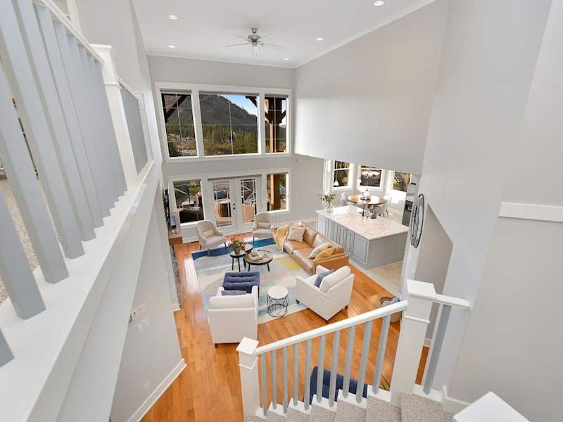 Staircase to the main floor from the second floor.