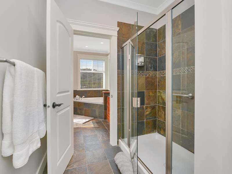 Primary bedroom ensuite on the main floor.