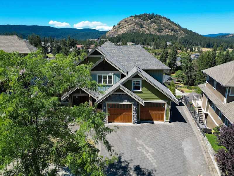 Front of the Mount Finlayson View Villa.
