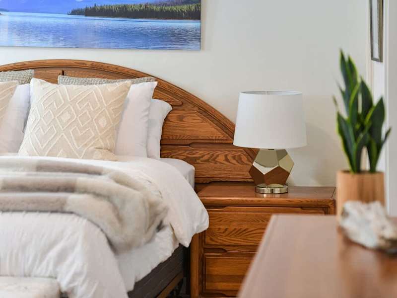 Primary Bedroom with queen bed.
