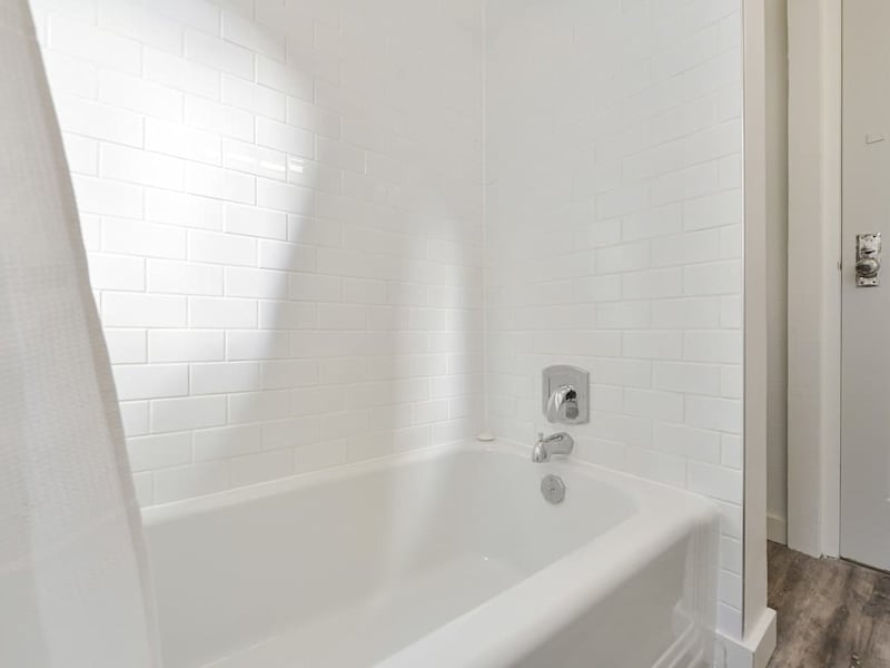 Main cottage bathroom.