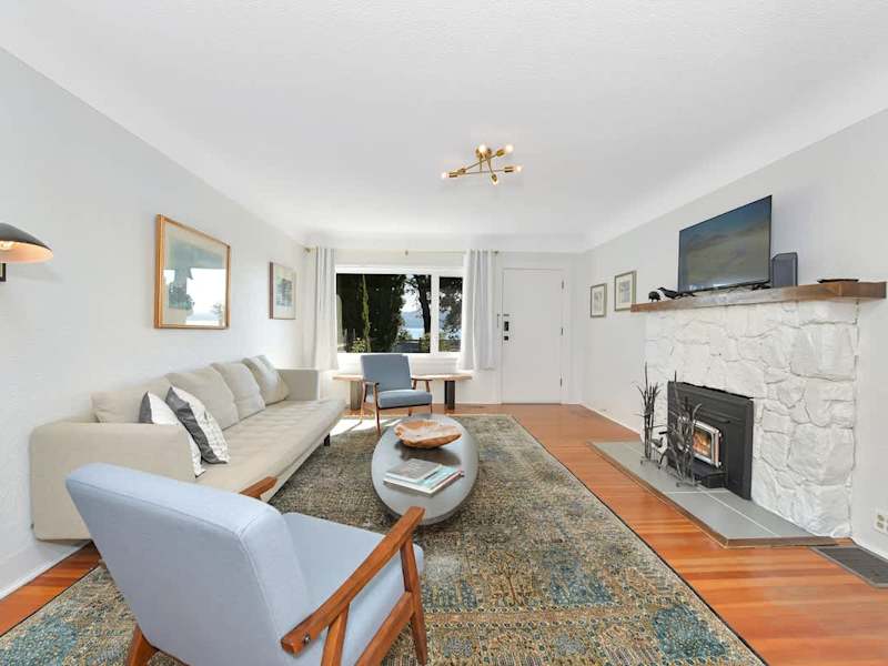 Main cottage living room.