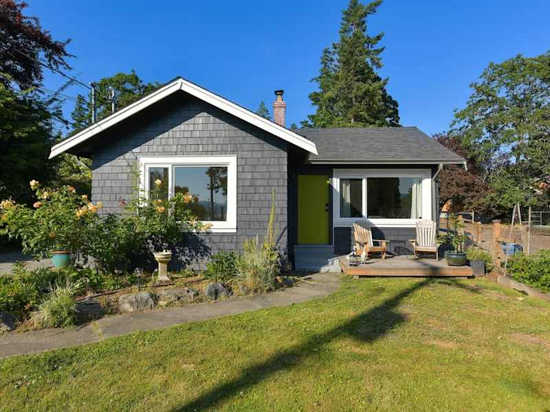Front of the main cottage.