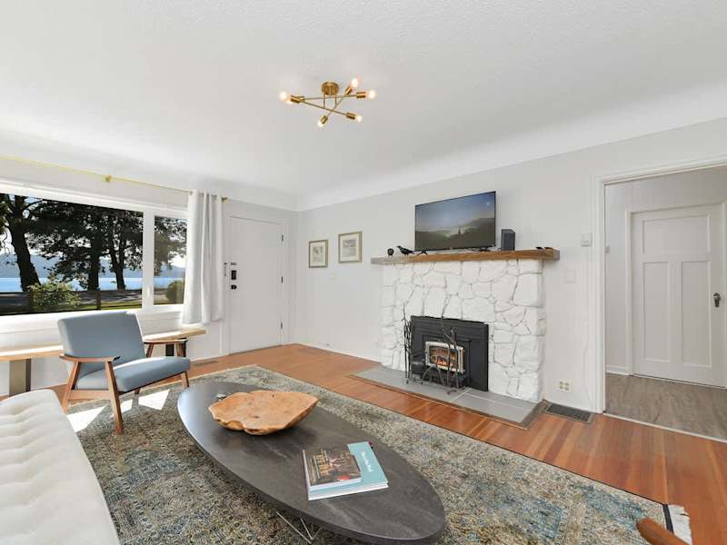 Main cottage living room.