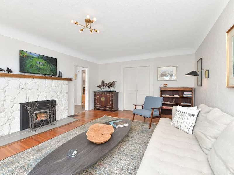 Main cottage living room.