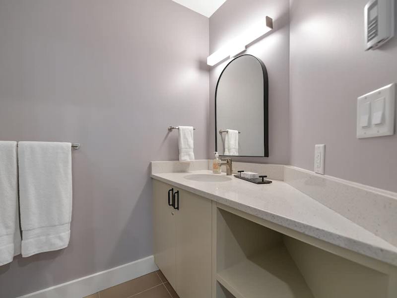 Second ensuite bathroom on the upper floor.