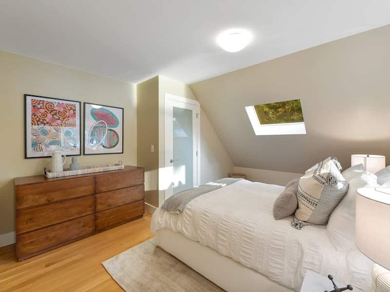 Fourth bedroom on the upper floor.