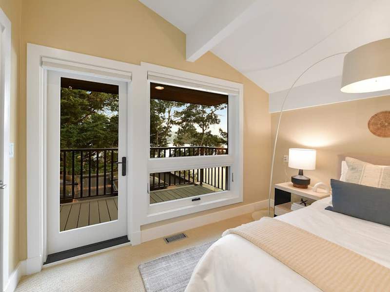 Third bedroom on the upper floor.