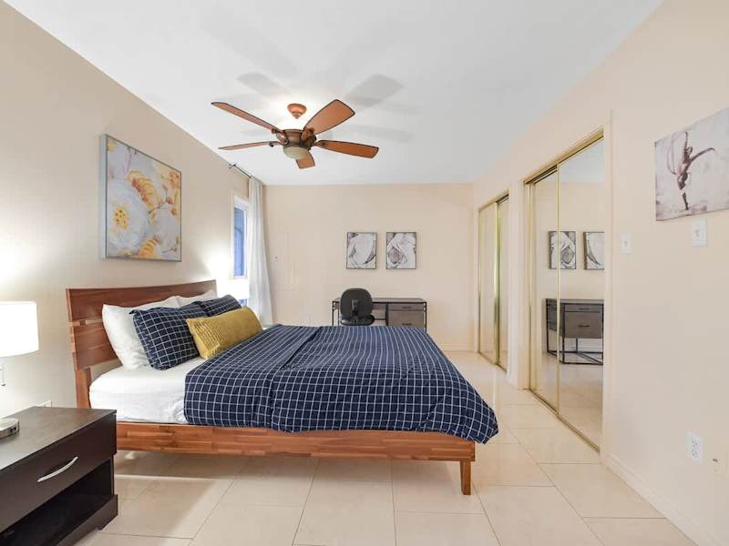 Queen size bedroom