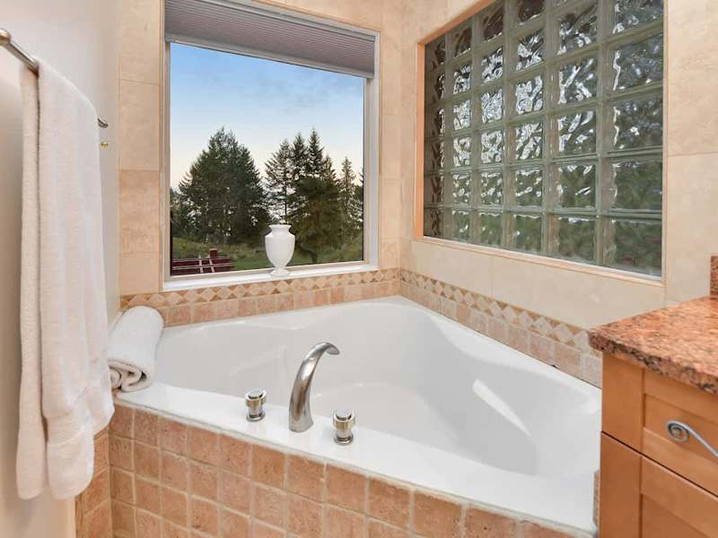Comfortable soaker tub
