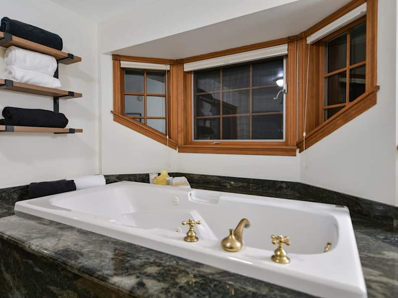 Beautiful ensuite.