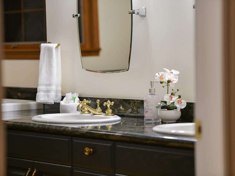 Beautiful ensuite.