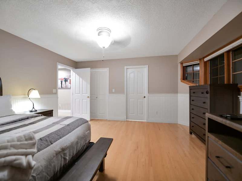 Spacious primary bedroom.