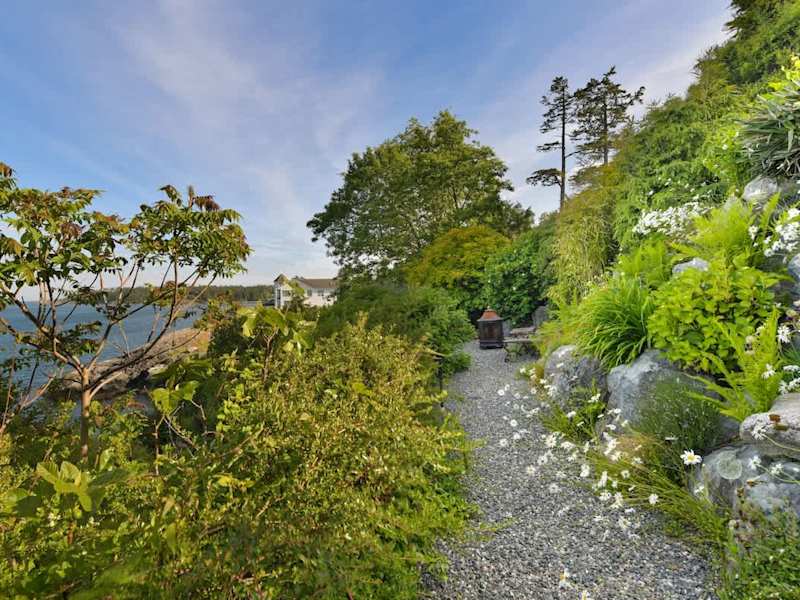 Beautiful gardens and paths oceanside.