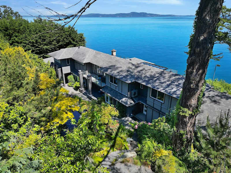 Oceanfront Oasis with Spectacular Views.