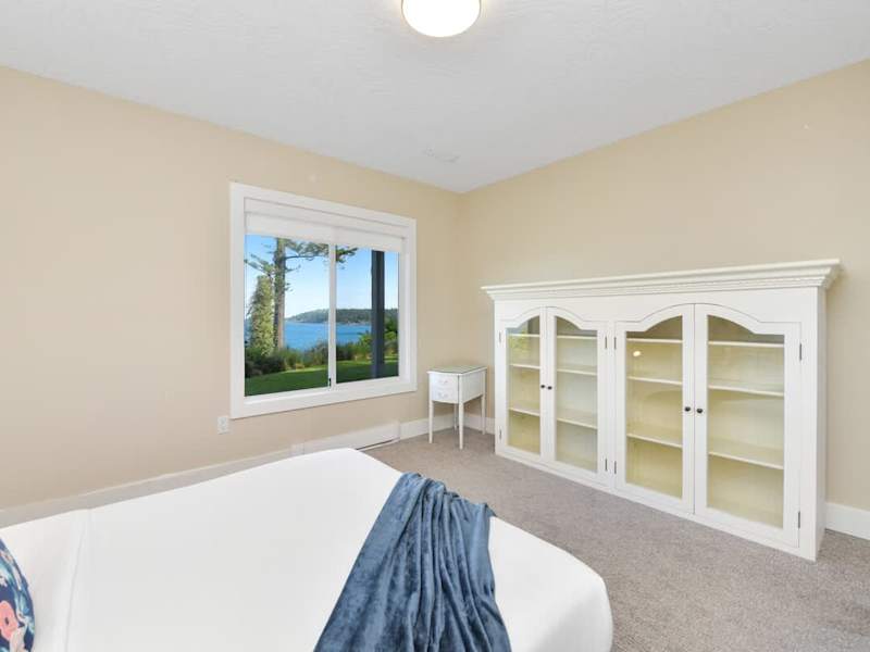 Fourth Queen bedroom ground floor.
