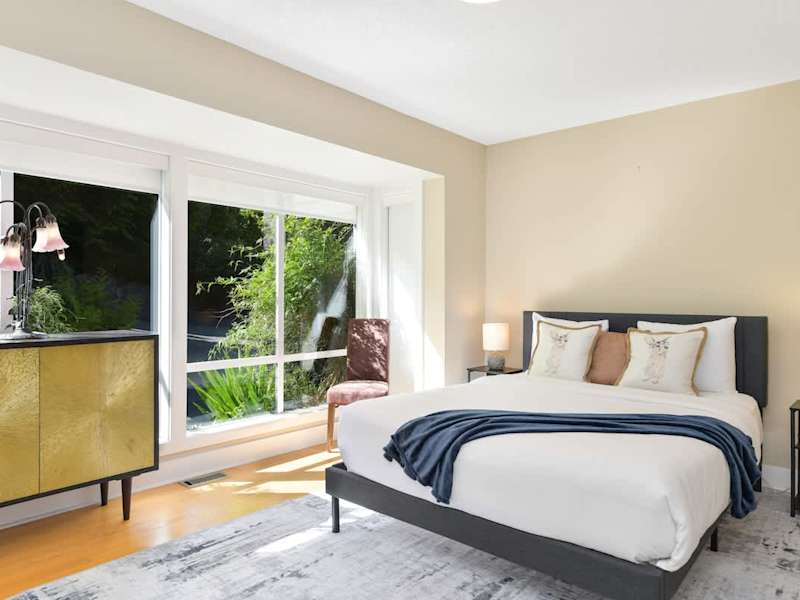Third Queen bedroom main floor.
