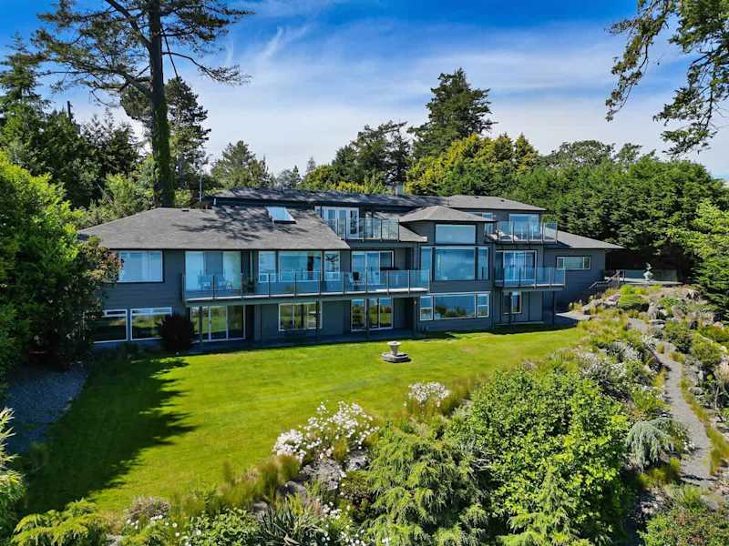 Oceanfront Oasis with Spectacular Views.