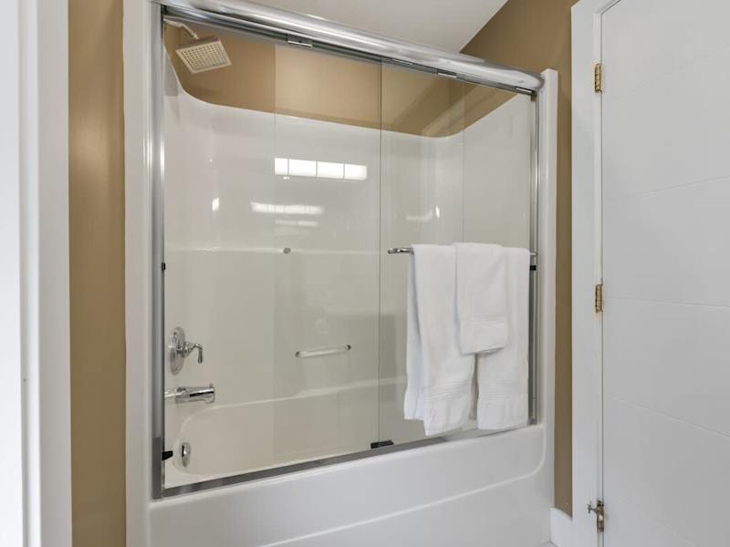 Top floor second full bathroom.