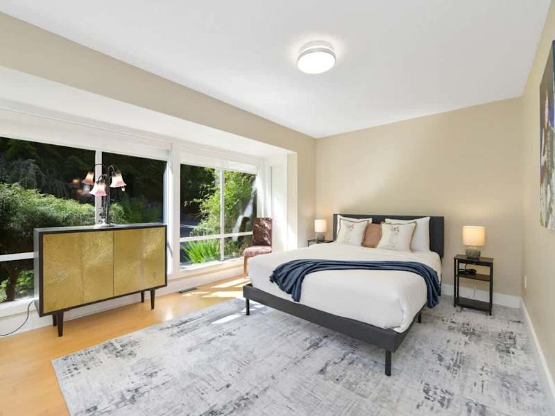 Third Queen bedroom main floor.
