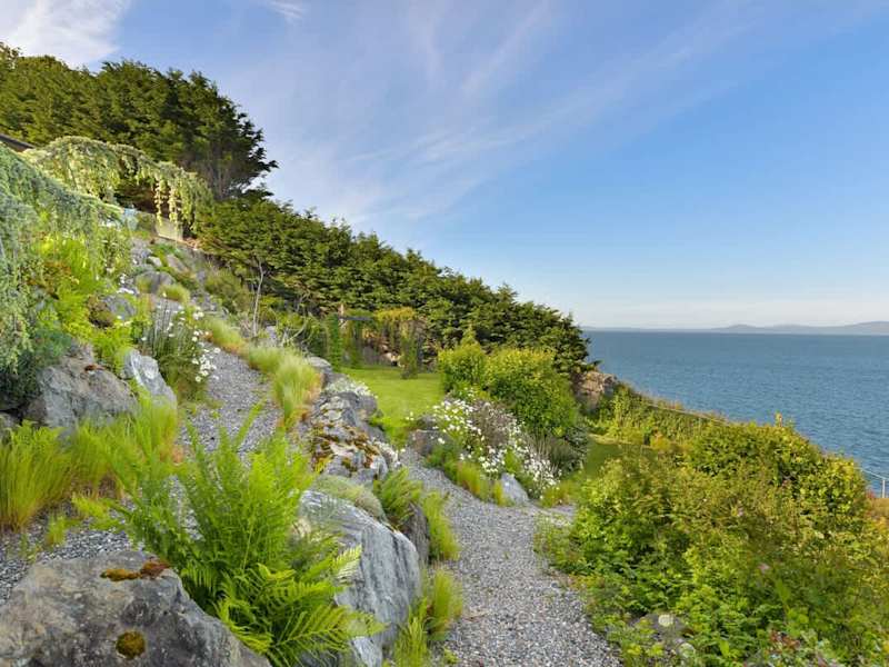 Beautiful gardens and paths oceanside.