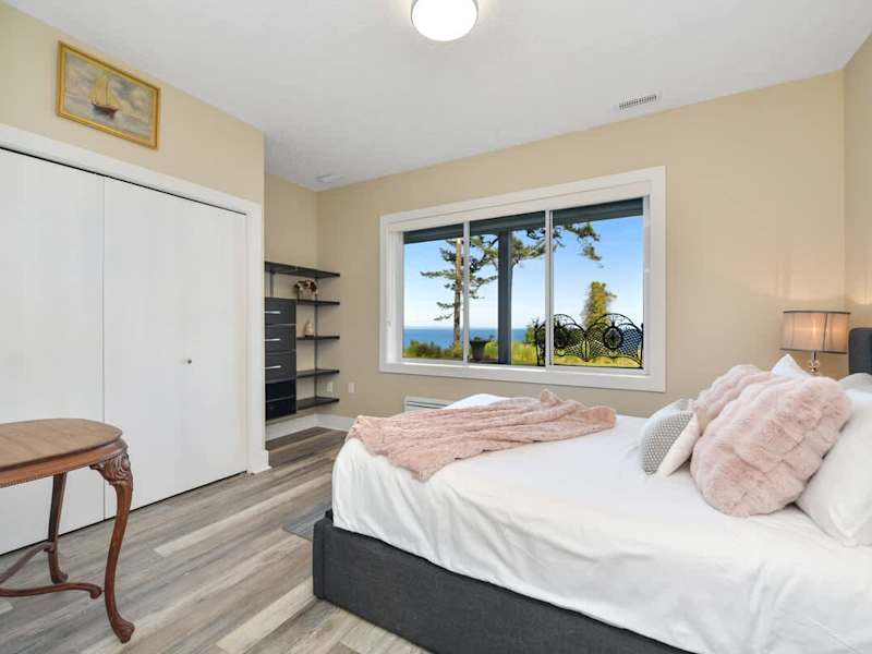 Sixth Queen bedroom ground floor.