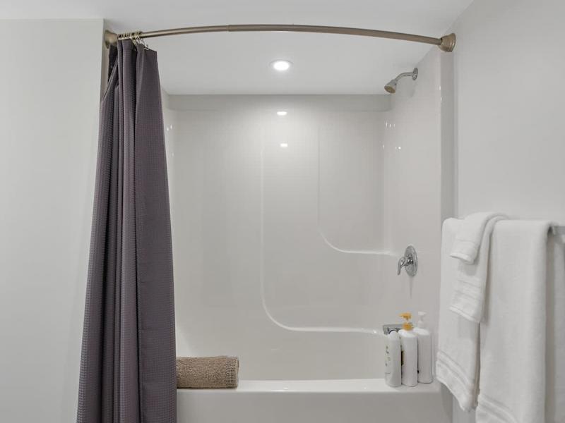 Ground level full bathroom 4