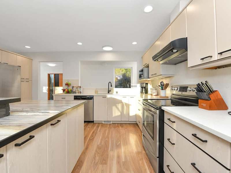 Main level fully equipped modern kitchen.