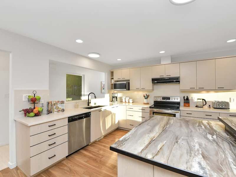 Main level fully equipped modern kitchen.